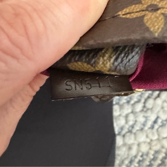 Louis Vuitton tote bag - Picture 4 of 4